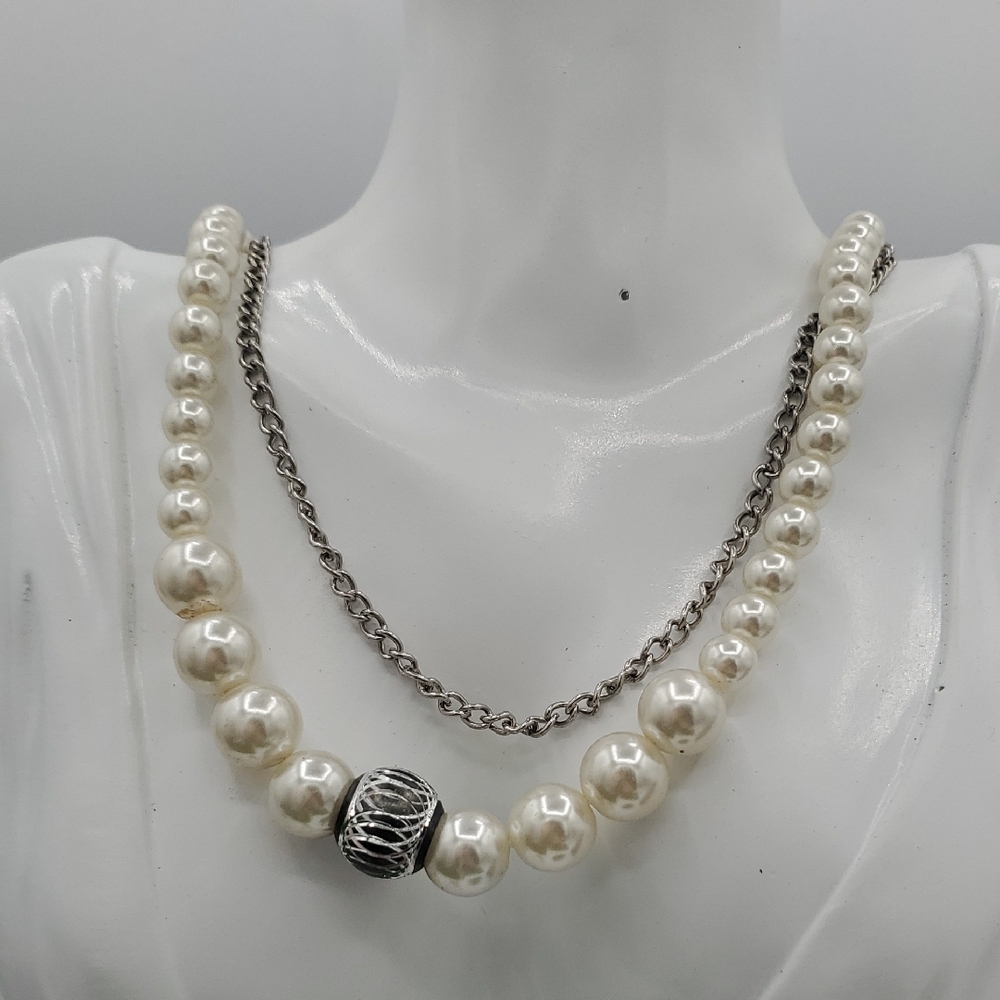 Elegant Faux Pearl and Silver Tone Chain Necklace 22 Inch N3829
